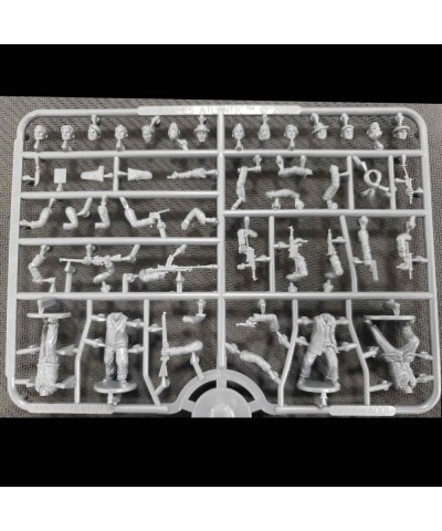 World Ablaze - The Second World War 1939-1945: Partisans (1) French Resistance (32 Multi Part Hard Plastic 28mm Figures) $61....